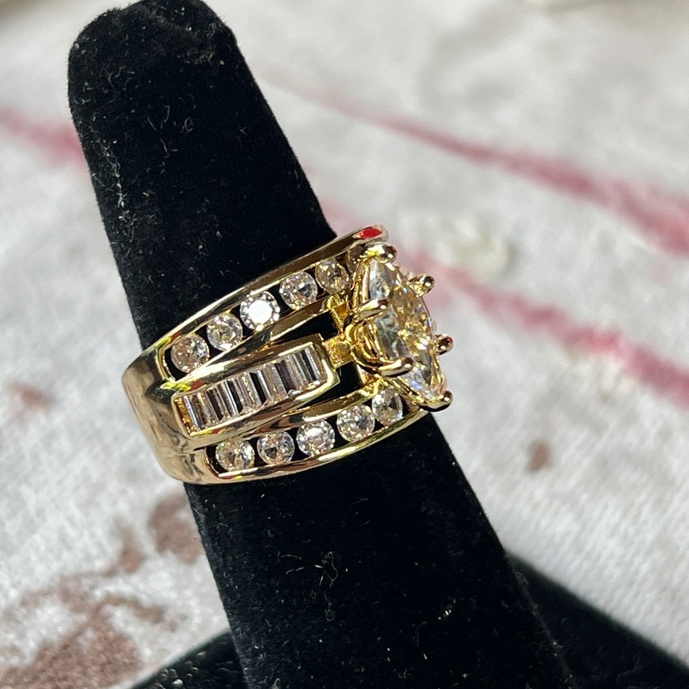 Fashion Jewelry Gold and Silver Art Deco Ring - Picture 11 of 13